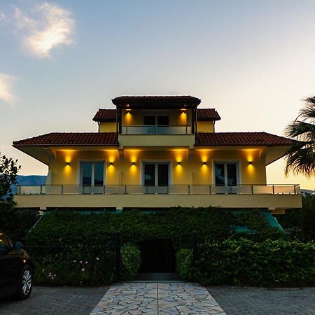 Villa Niku Берат Екстериор снимка