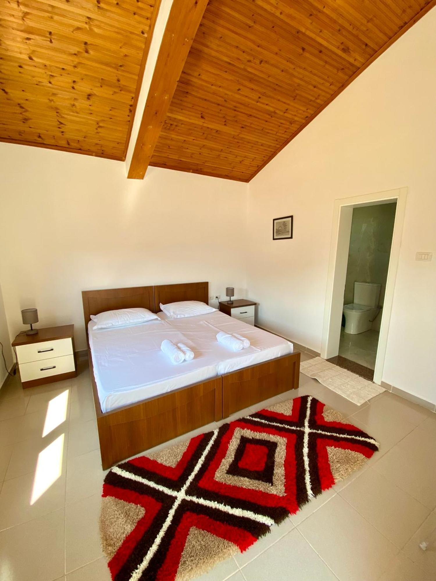 Villa Niku Берат Екстериор снимка